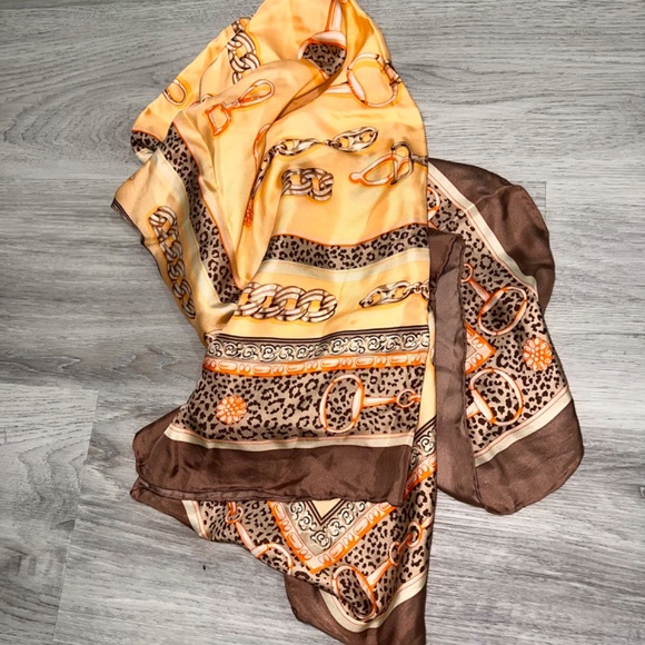Scarf 100% silk Color yellow brown gold wild print - Picture 2 of 3